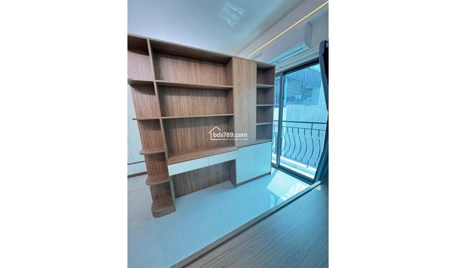 Cho thuê Căn hộ 25m² Hà Đông có ban công rộng, thang máy, nội thất